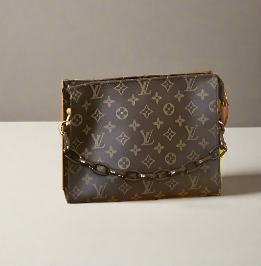 LV Pochette